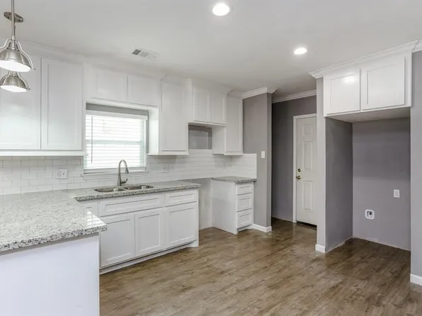 3215 Adelia St, Houston, TX 77026