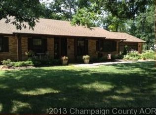 12 Oakview Dr, Monticello, IL 61856
