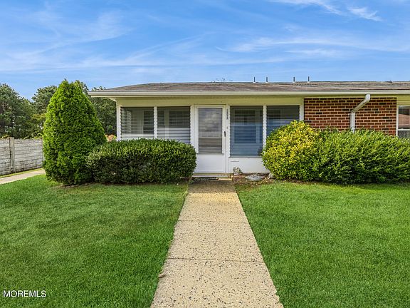 3rd image of 1207A Shetland Drive