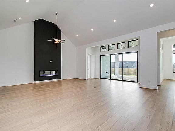 3rd image of 2015 Jade Manor Dr