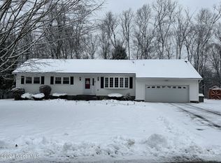 8 Cotton Ct, Clifton Park, NY 12065