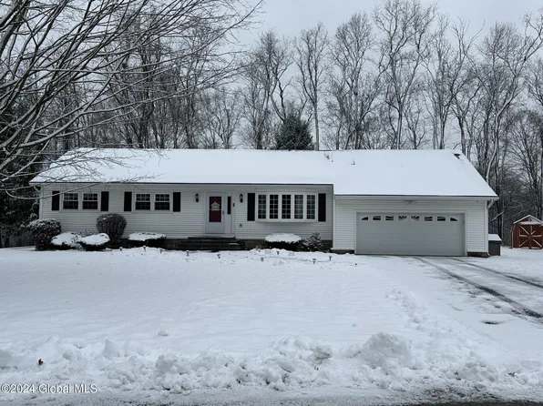 8 Cotton Court, Clifton Park, NY 12065