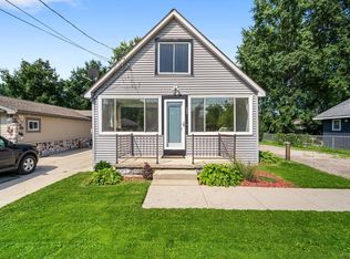 1455 Shoreland Ln, Hubertus, WI 53033