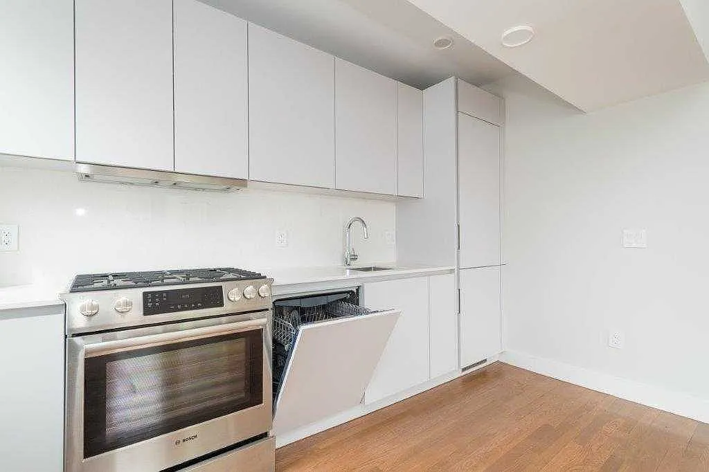 2 bed, $3,000 — Photo 2