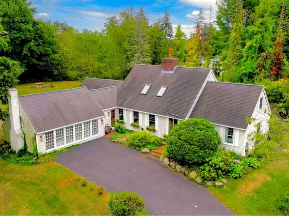 2 Spruce Meadow Dr, North Hampton, NH 03862