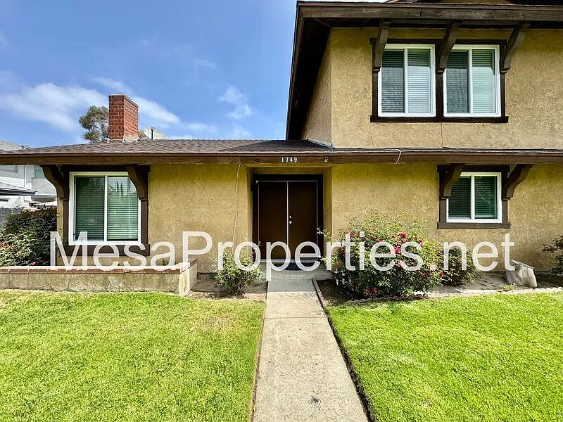 3 bed, 1.5 bath, 1200 sqft, $2,885 — Photo 2
