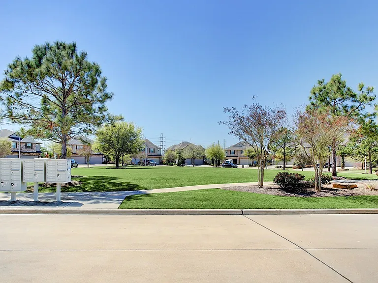 6423 Calgary Woods Ln — Photo 26