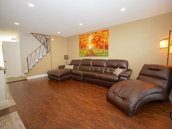 4th image of 542 Porter Ln