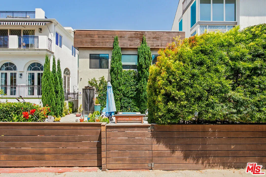2 bed, 2.0 bath, $8,250 — Photo 2
