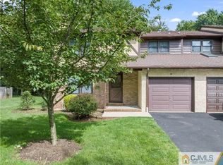 18 Teaberry Dr, Edison, NJ 08820