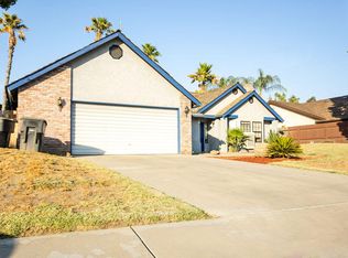 1542 S Hillcrest Dr, Visalia, CA 93292