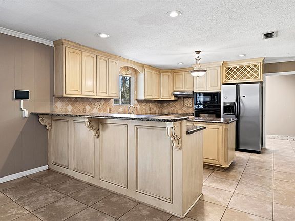 5th image of 209 Sherwood Dr