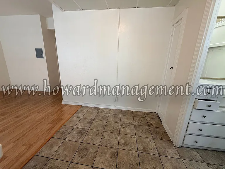 Wilshire Mediterranean Apartments — Photo 12