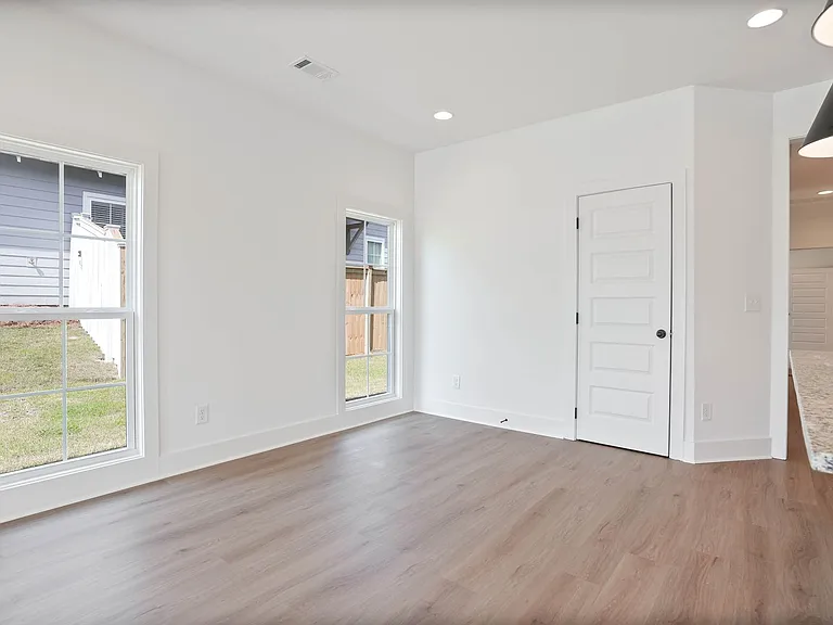 3232 Bradley Ln — Photo 9