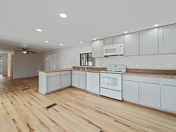 5th image of 369 White Oak Dr