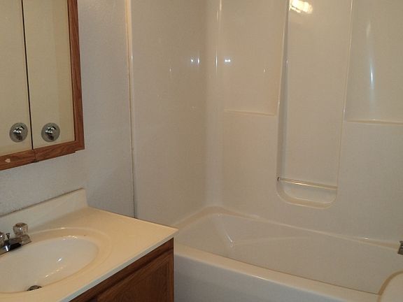 3rd image of 23 E Bloomer St #11