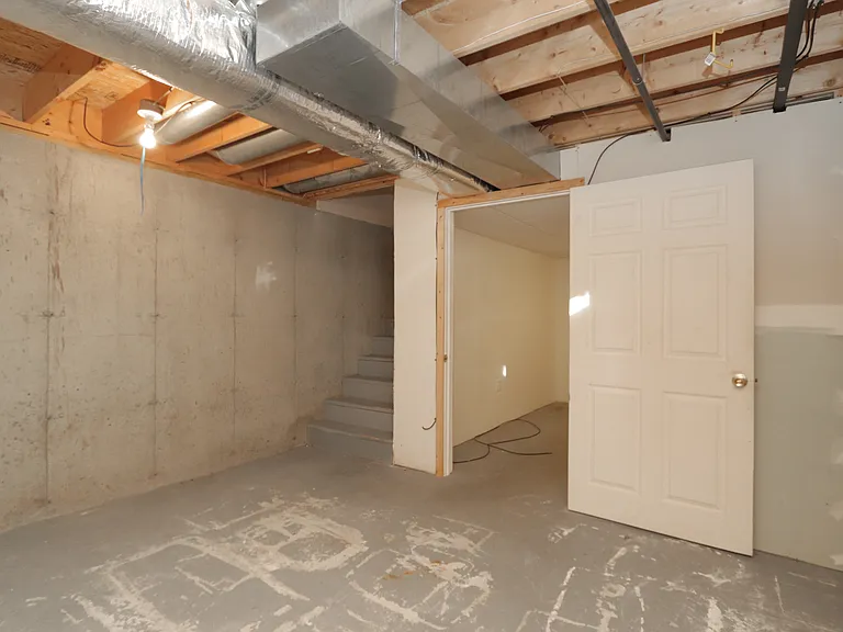 51-53 Winthrop St #R — Photo 35