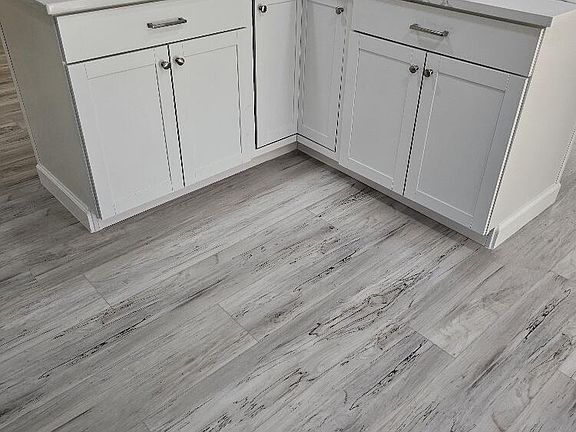 5th image of 179 NE Emerald Drive