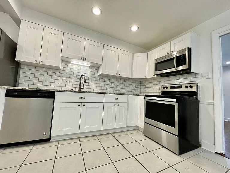 5621 Larry Ave — Photo 9