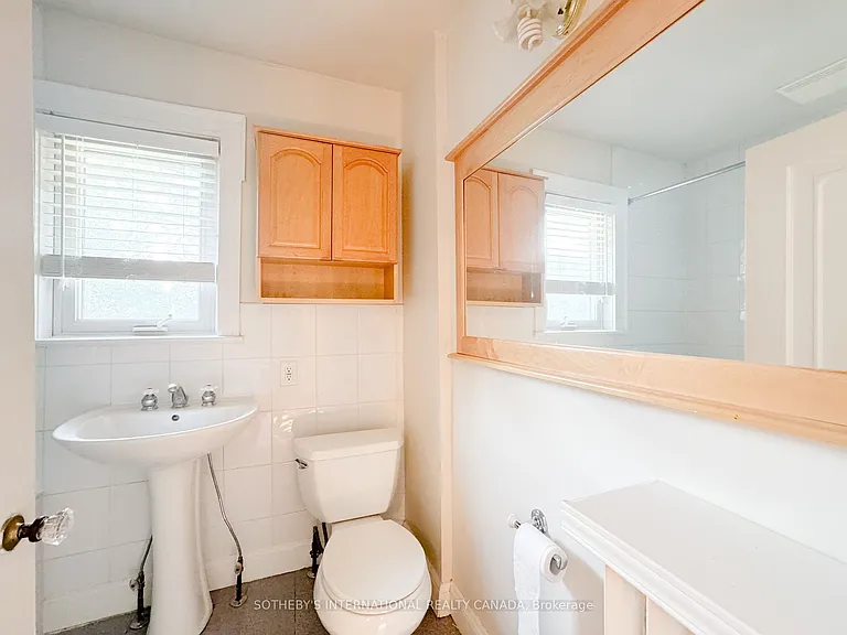 48 Lawrence Ave W — Photo 17