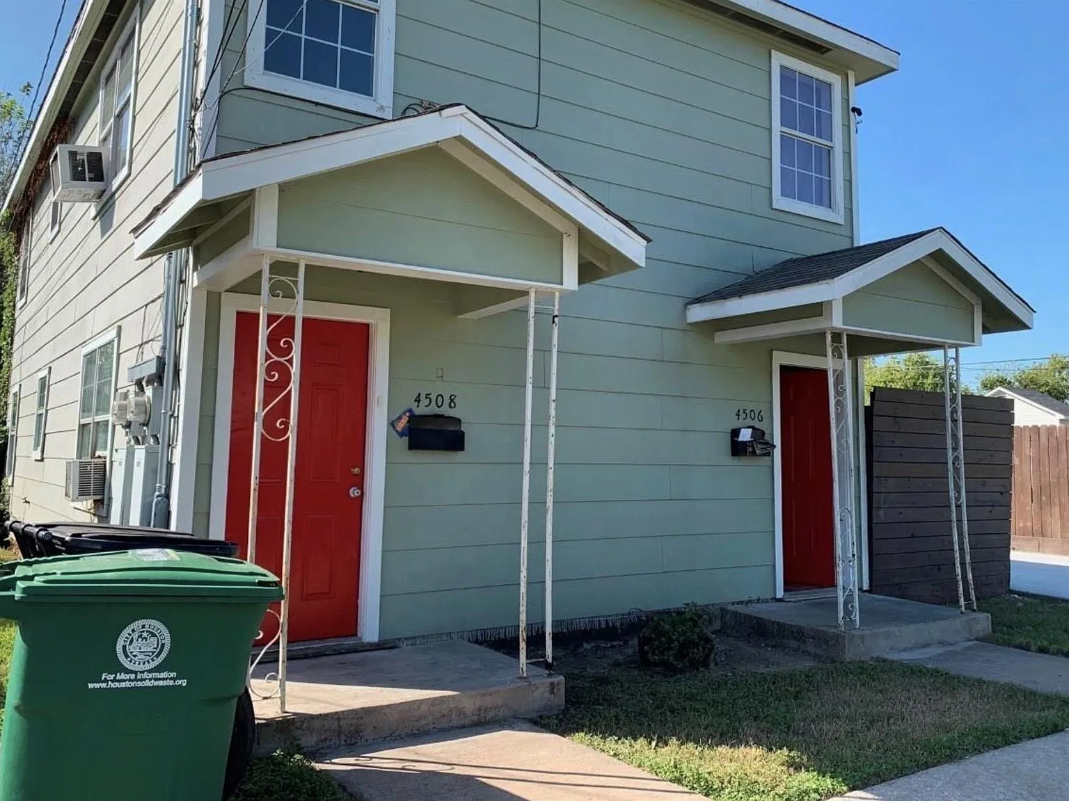 2 bed, 1.0 bath, 1600 sqft, $1,350 — Photo 2