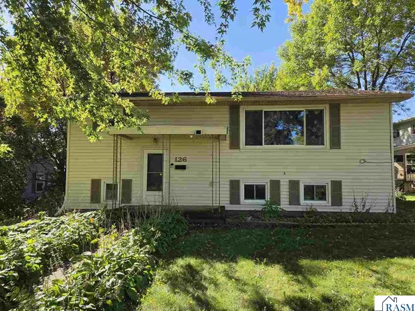 126 2nd Ave SW, Wells, MN 56097