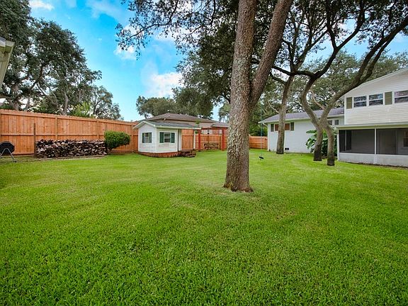 5th image of 20 Dogwood Dr