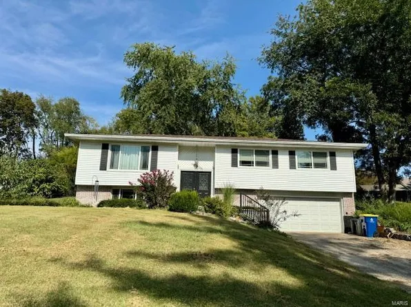 616 Commodore Dr, Washington, MO 63090