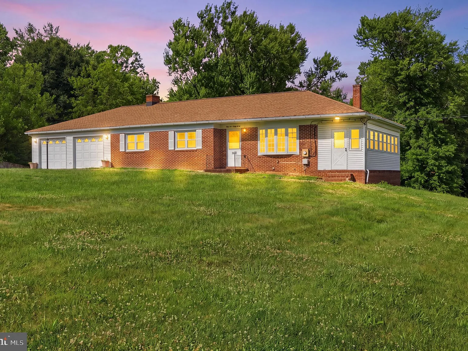 4 bed, 1819 sqft, $3,499 — Photo 3