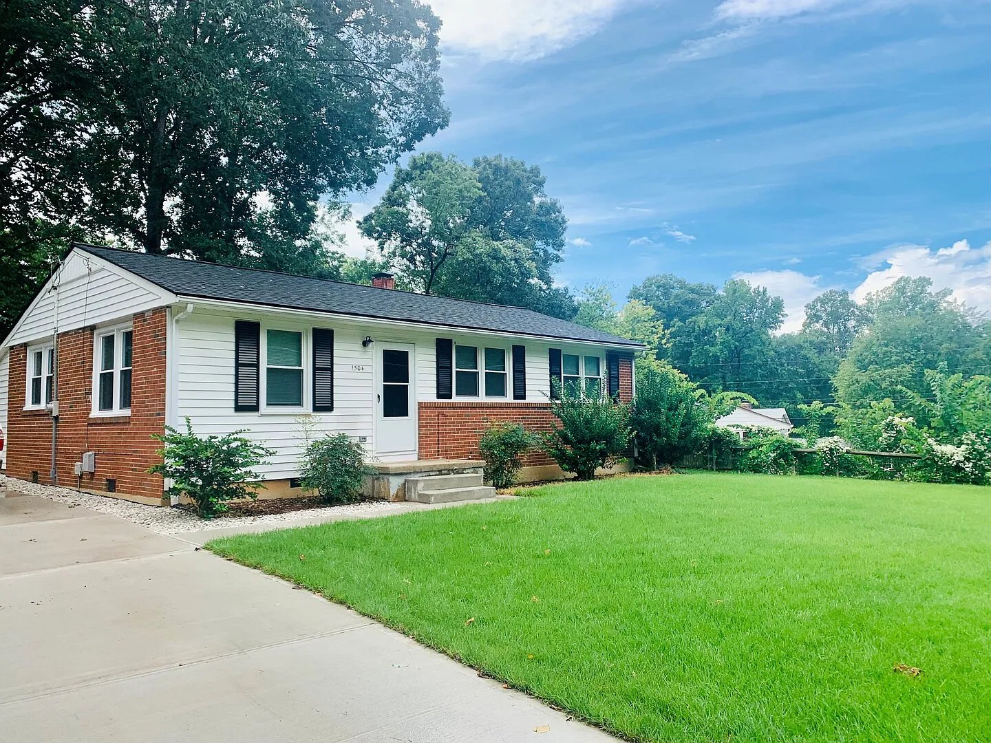 3BD/1BR Home near Duke-Raleigh Hospital — Photo 1