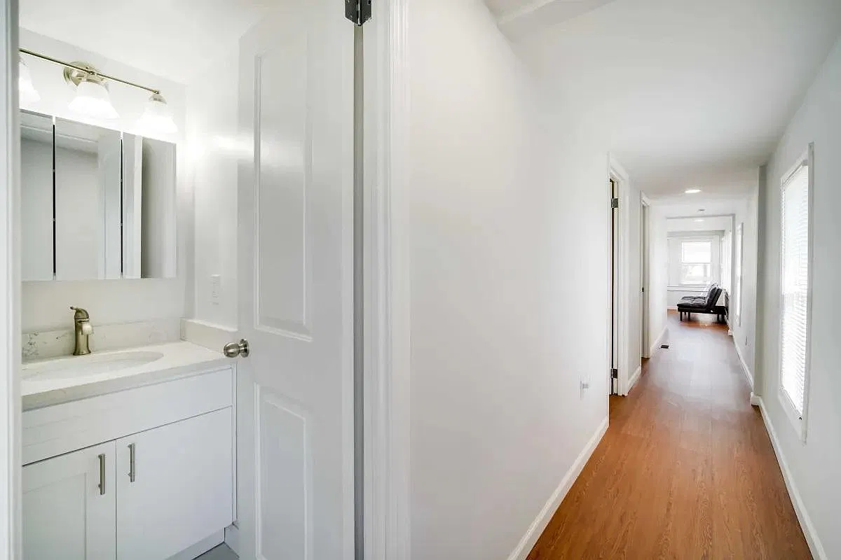 2 bed, 850 sqft, $1,900 — Photo 3