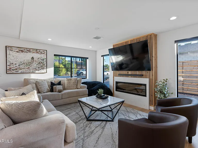 8614 E Highland Ave — Photo 8