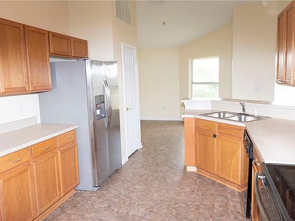 2nd image of 161 Winsor Ave