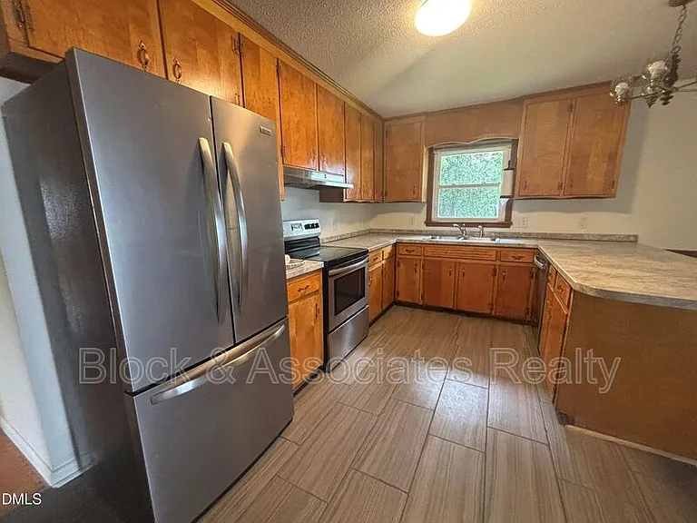 3609 Melrose Dr — Photo 16