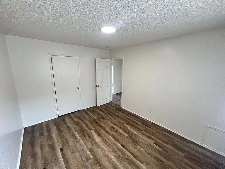 804 Sutter Ave — Photo 12