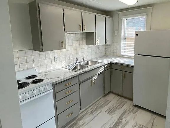 3rd image of 1715 W Pacific Ave APT D