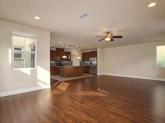 5th image of 1599 Bonanza Ln