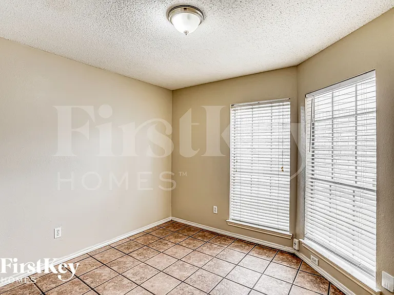 18614 Seaton Dr — Photo 9