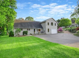 42 Mulberry St, Trumbull, CT 06611