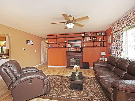 4th image of 657 Joycie Ln