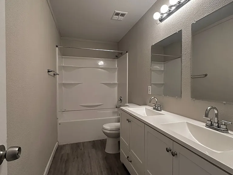 416 W 12th St #8 — Photo 10