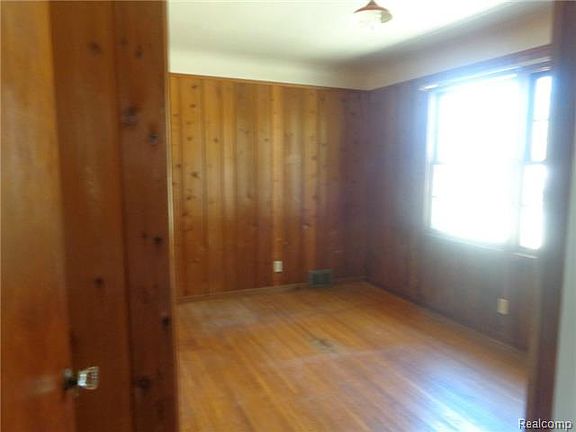 5th image of 30940 Wentworth St