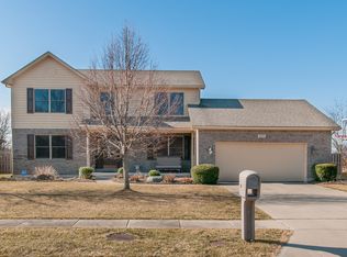 223 Old Carriage Dr, Englewood, OH
