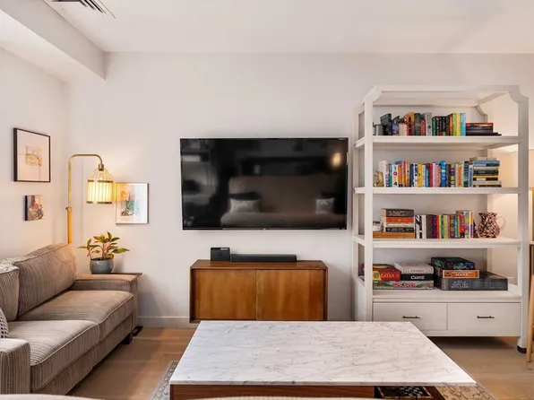 375 Canal St Unit 817, Somerville, MA 02145