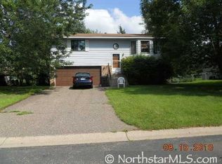 1240 Dennis St N, Maplewood, MN 55119