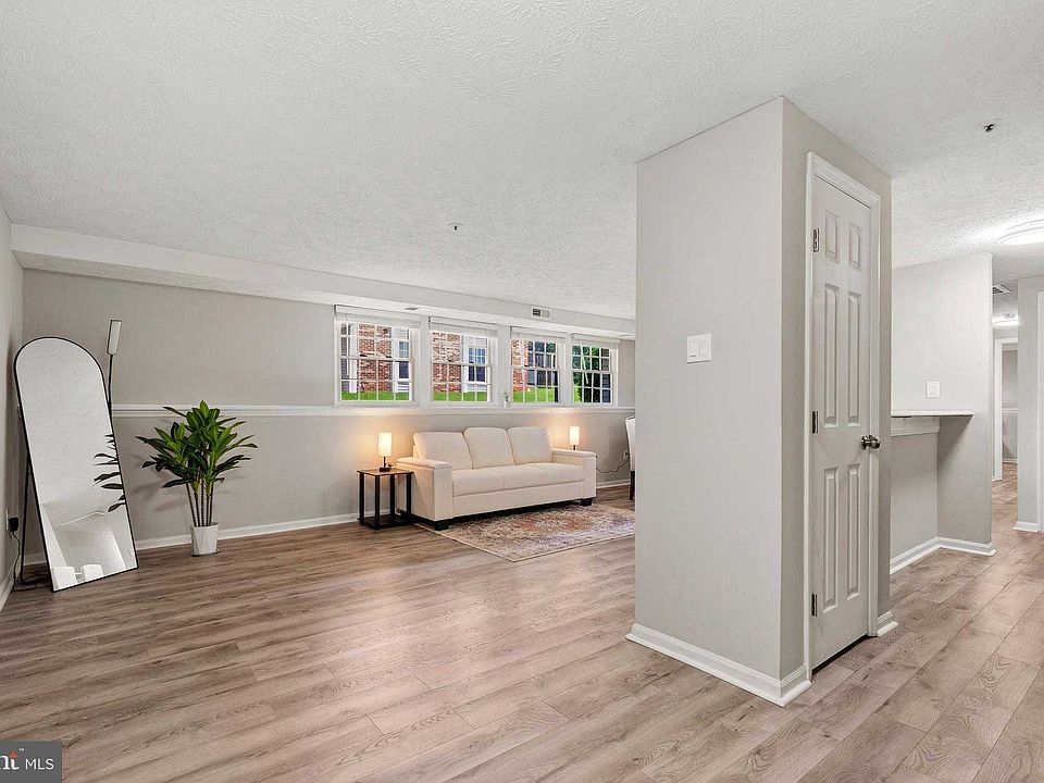 1st image of 501 Palmtree Dr APT 3