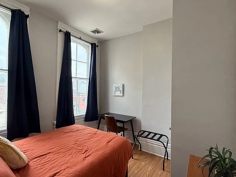 2134 East Carson Street — Photo 37
