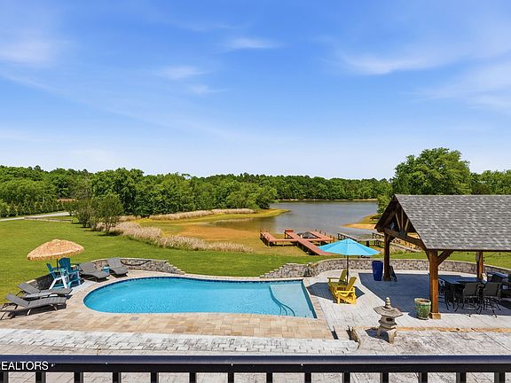 42nd image of 401 Gholdston Dr