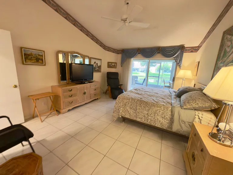 7922 Sandy Pointe Dr — Photo 28