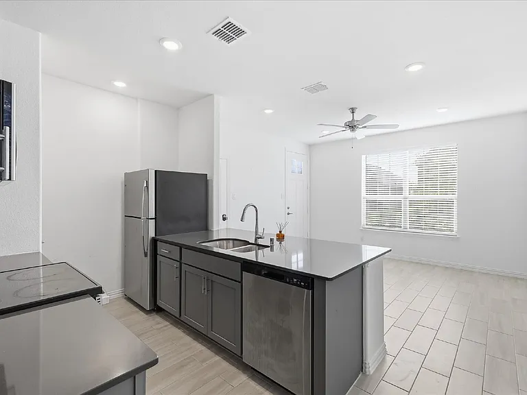 8316 Catalpa Ln — Photo 14